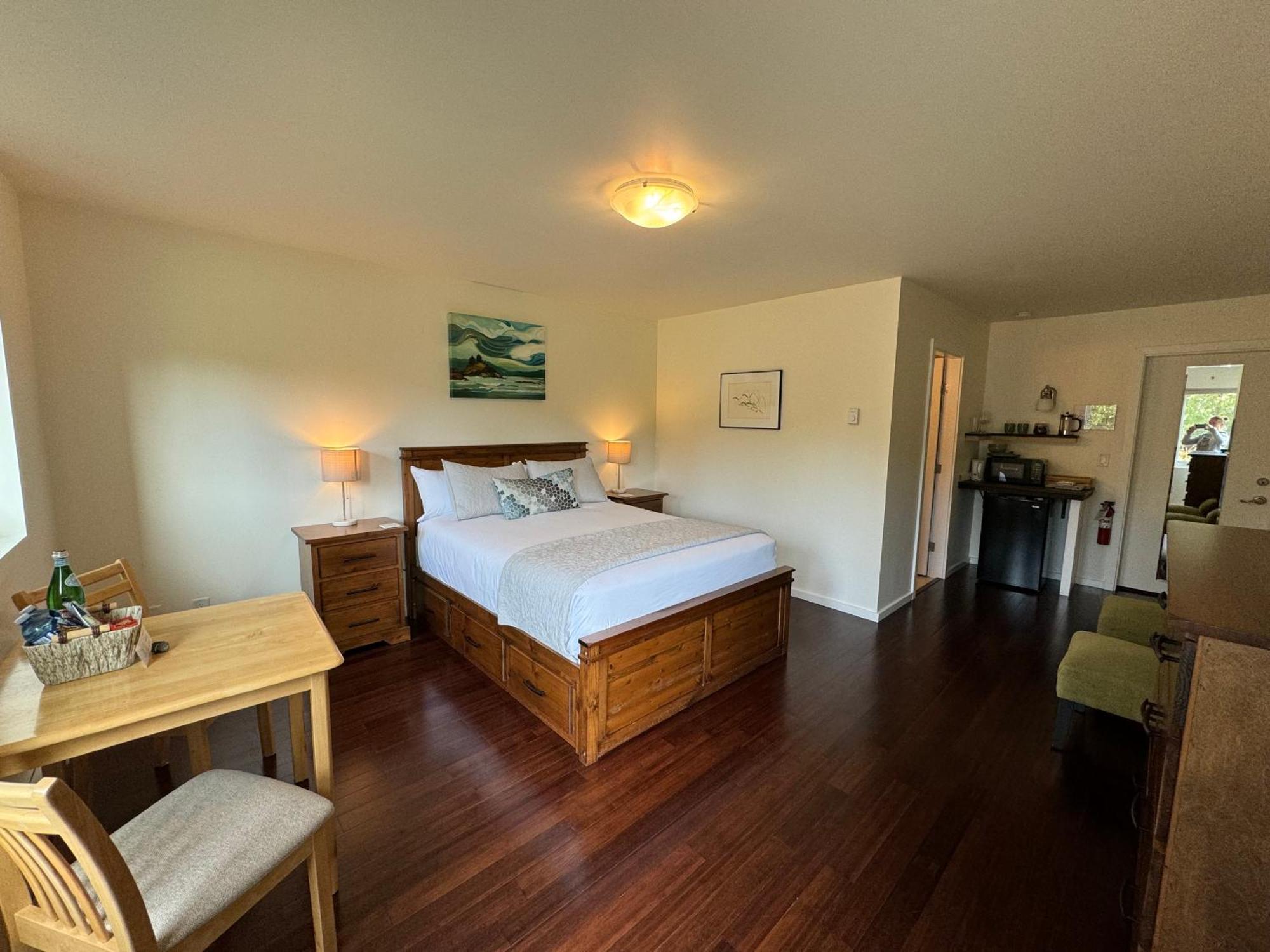 Liahona Guest House Ucluelet Exterior foto